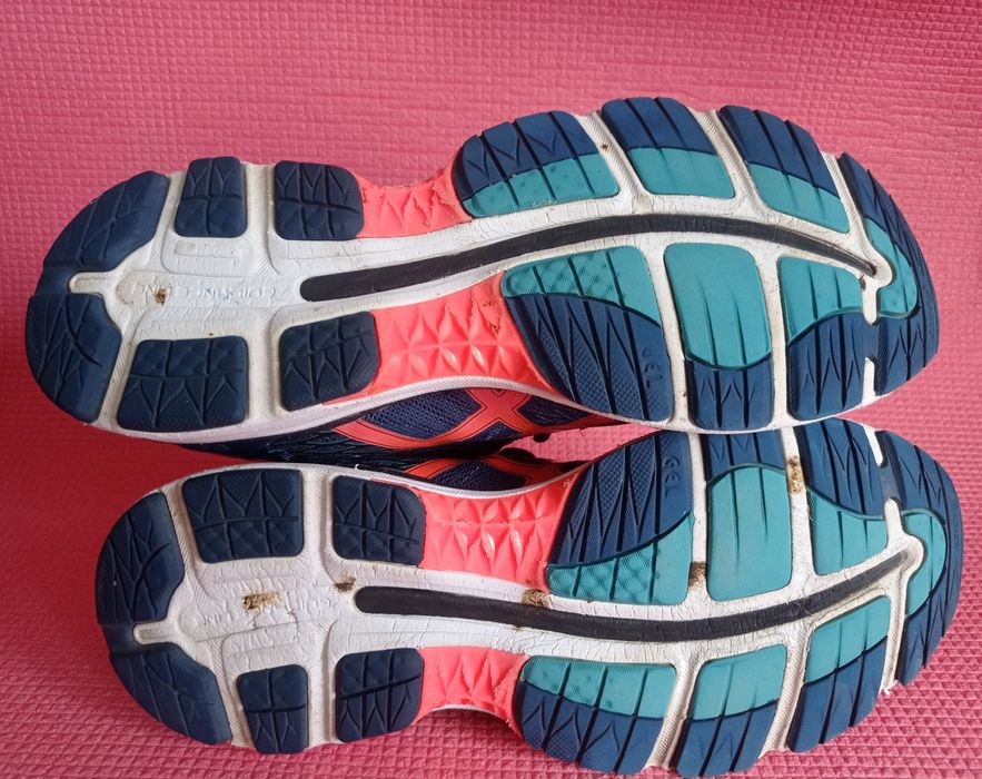 Оригінальні Кросівки Asics Nimbus 18 розмір41-42