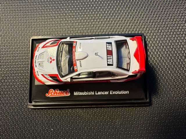 Miniatura Mitsubishi Lancer Evolution - 1/72