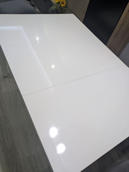 Biały stół 90x90 rozkładany w dobrym stanie
