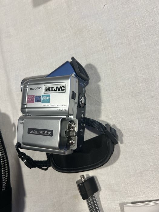 Vende se maquina de filmar ja antiga