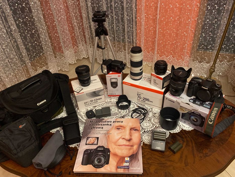 Aparat CANON 40 D zestaw fotograficzny , obiektywy , lampa , torba