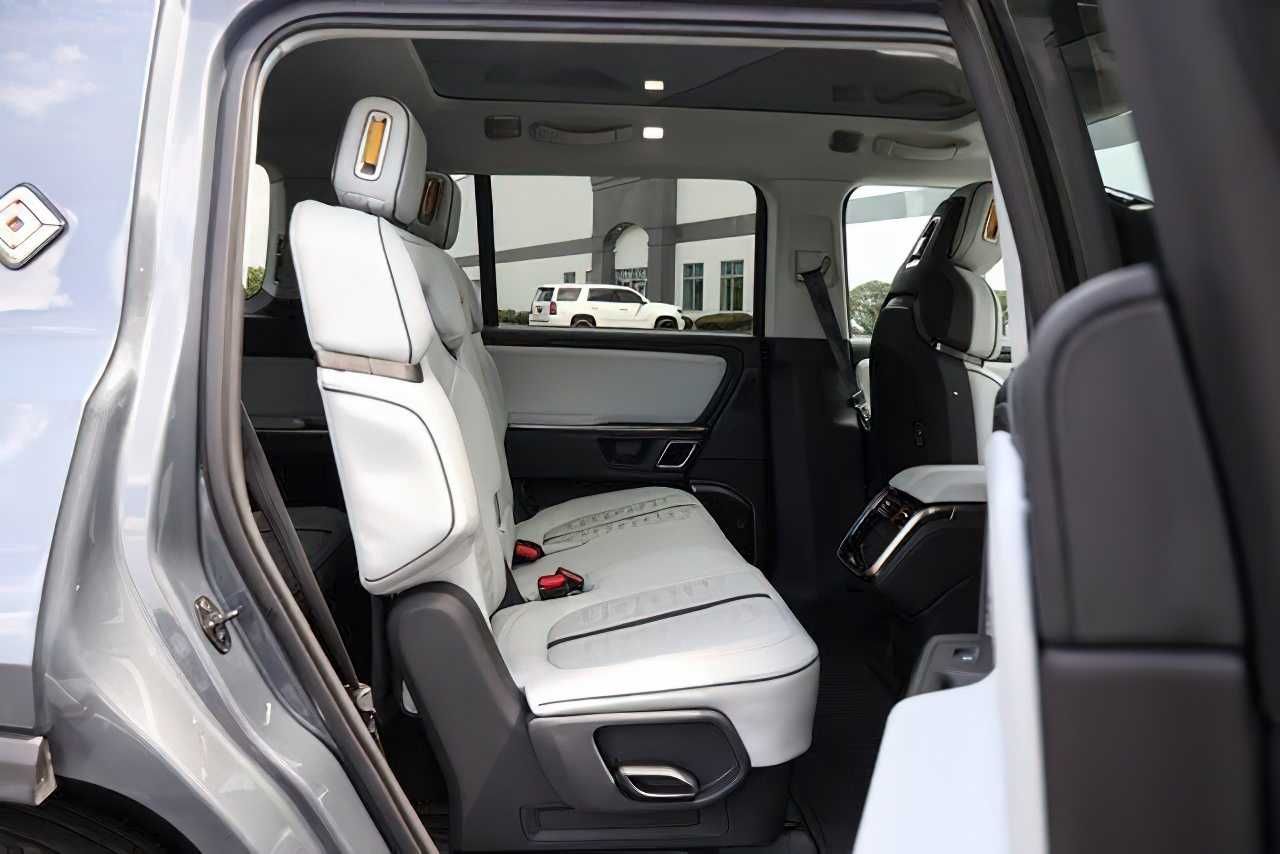 Rivian R1S Adventure 2023