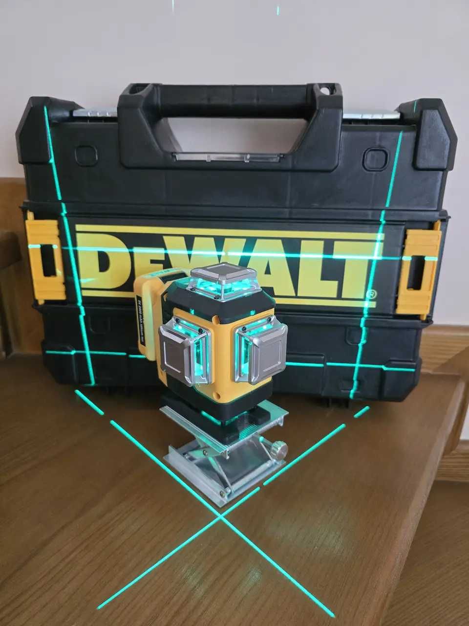 Лазерний рівень DEWALT 4D 16 ліній
