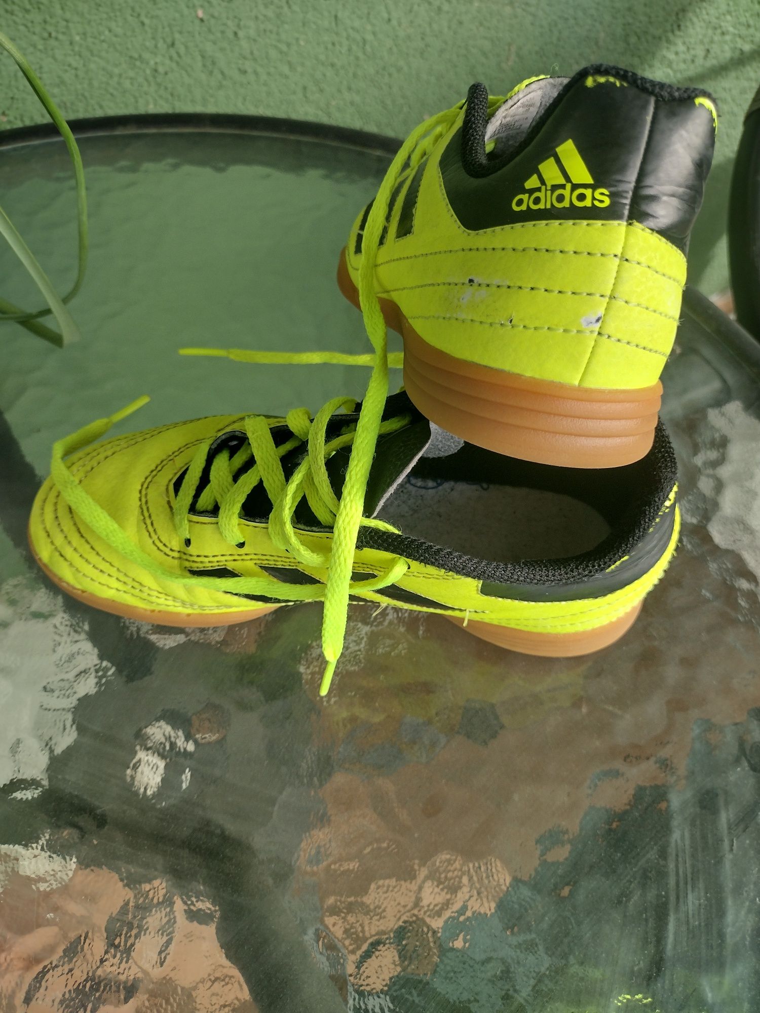 Buty dla dziecka do gry w piłkę nożną halówki Adidas