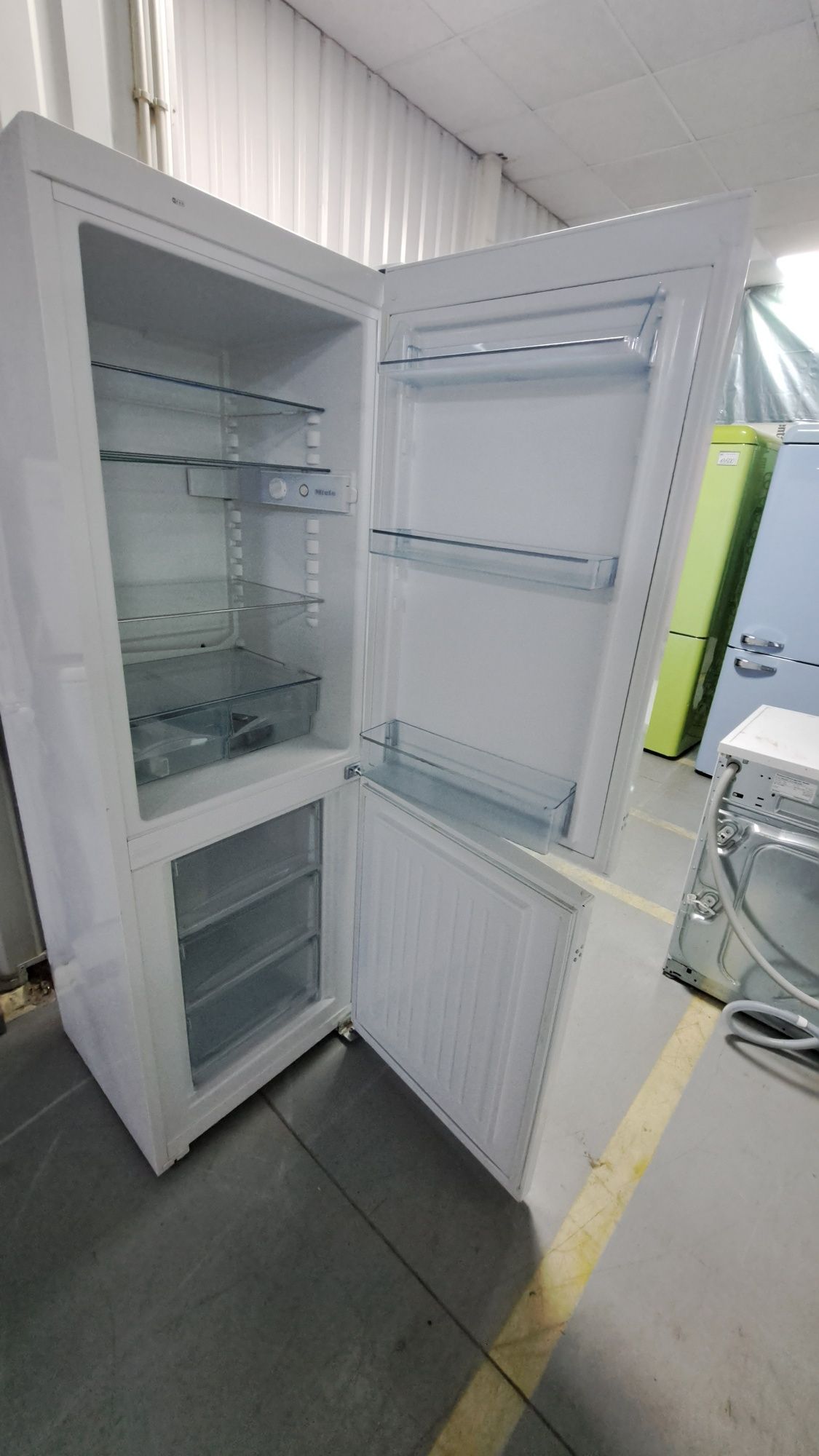Німецький холодильник в ідеальному стані Miele kgn87 недорого
