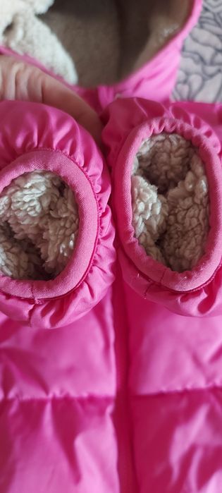 Продам куртку Gap 4-5років