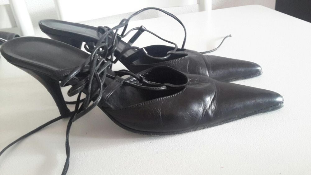 Sapatos pele pretos