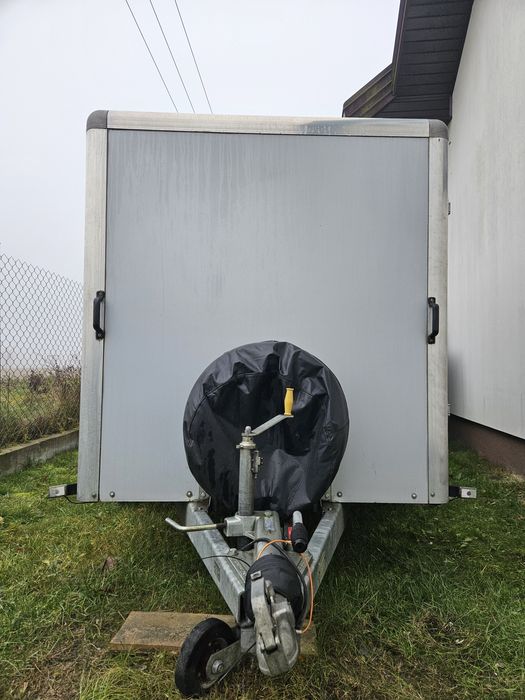 Przyczepa towarowa/furgon zamykana