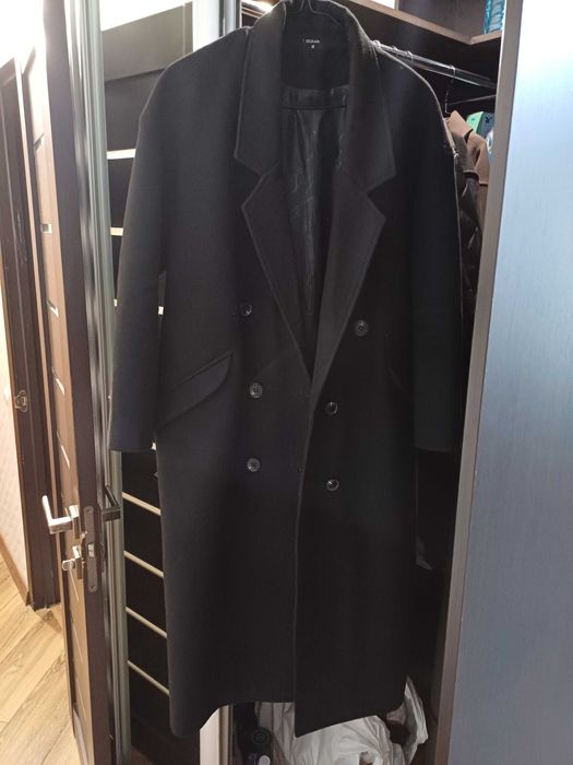 Чоловіче довге чорне демісезонне пальто