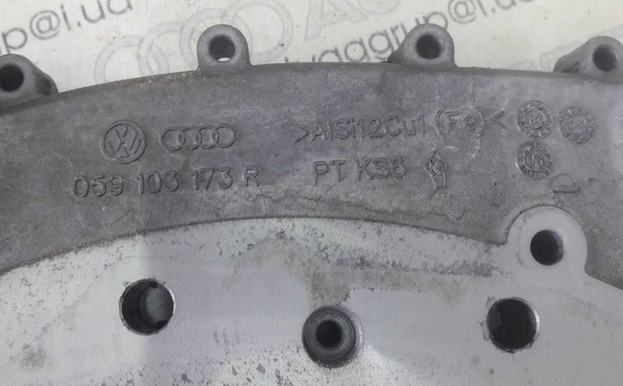 Крышка дигателя задняя 059103173R Audi Q7 \ Volkswagen Touareg
