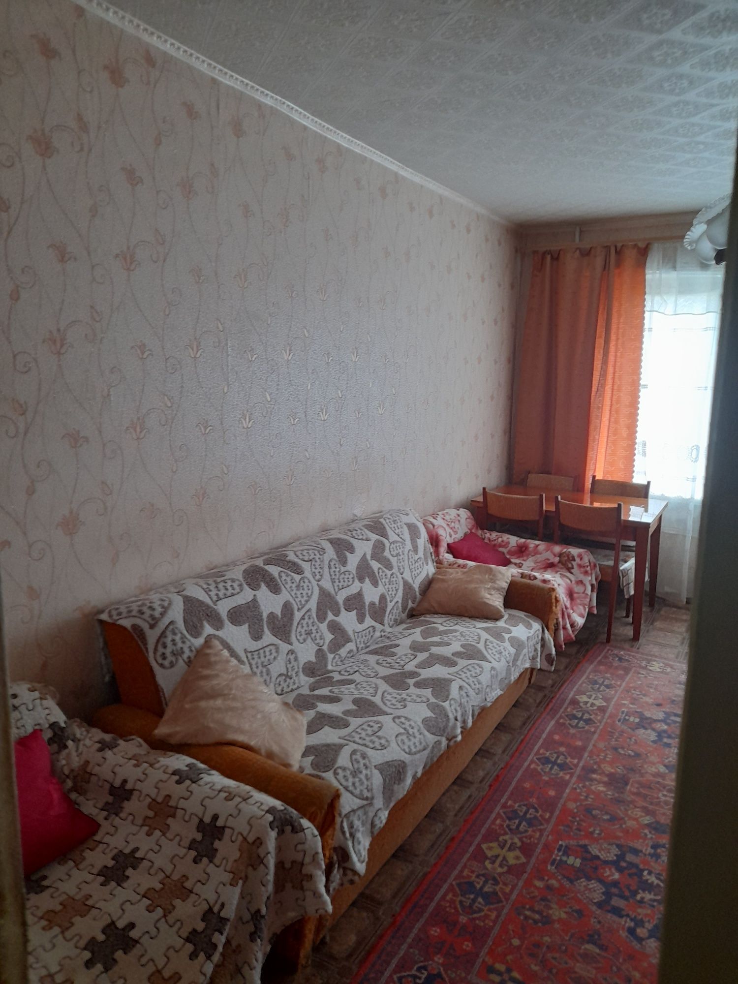 Продам трьохкімнатну квартиру.