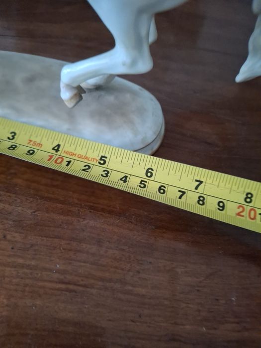 Escultura porcelana cavaleiro e cavalo