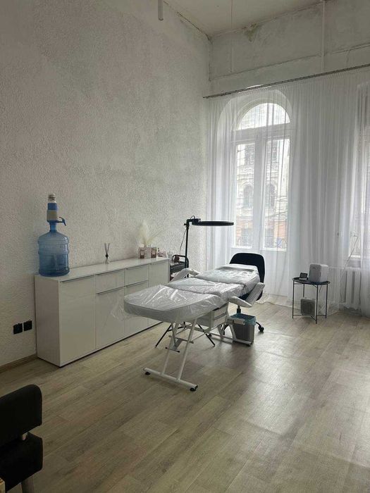 Здамо нежитлові офісні приміщення в Центрі міста, червона лінія