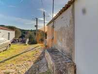 Casa para remodelar à venda na aldeia de Fortes.