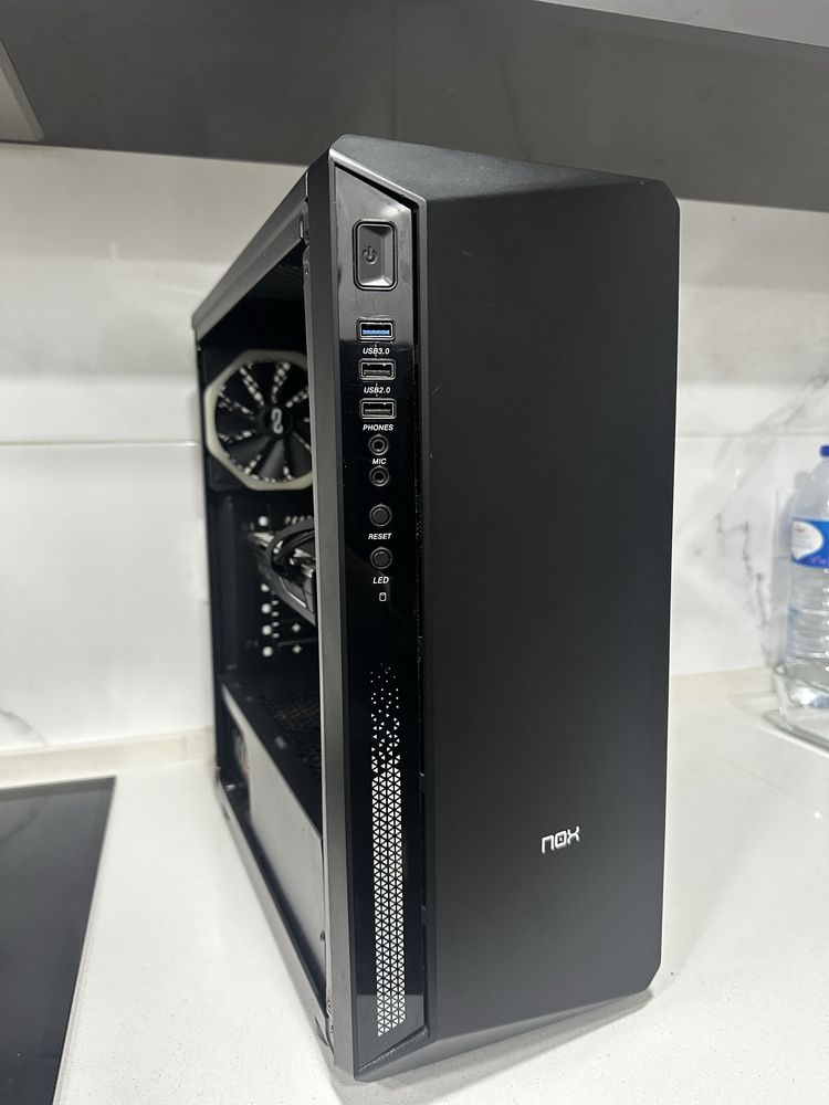 Torre computador NOX (impecável)