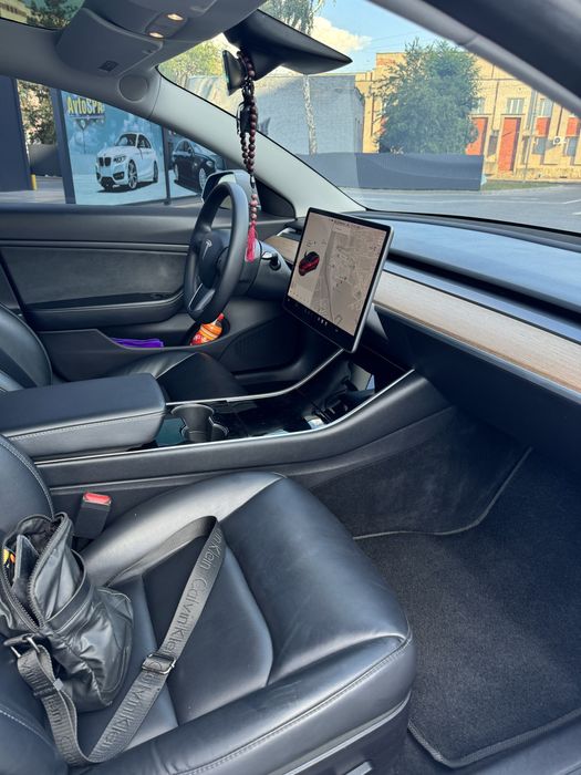 Tesla Model 3 2020p