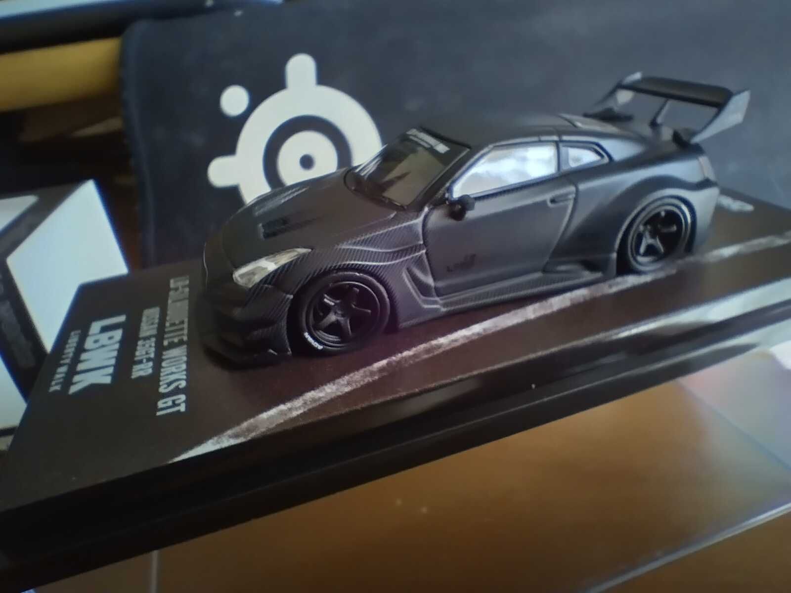 Coleção diecast 1:64 inclui tarmac, inno64, street weapon