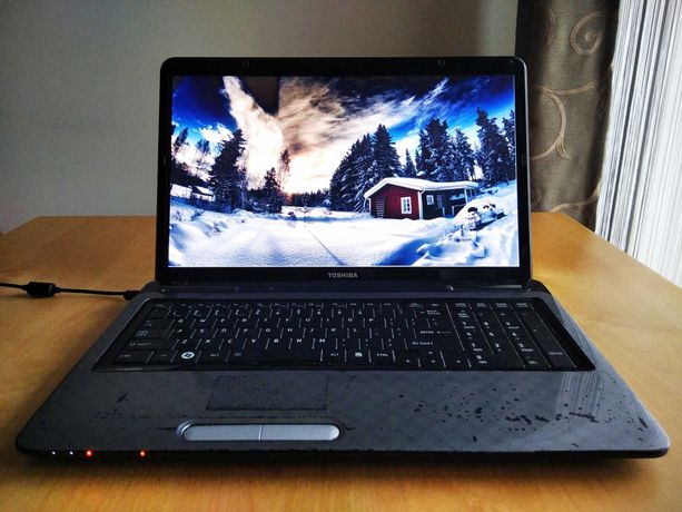 Duży Laptop Toshiba 17" Win 10, 8GB RAM, HDD 500GB, AMD A6 4-rdzeniowy