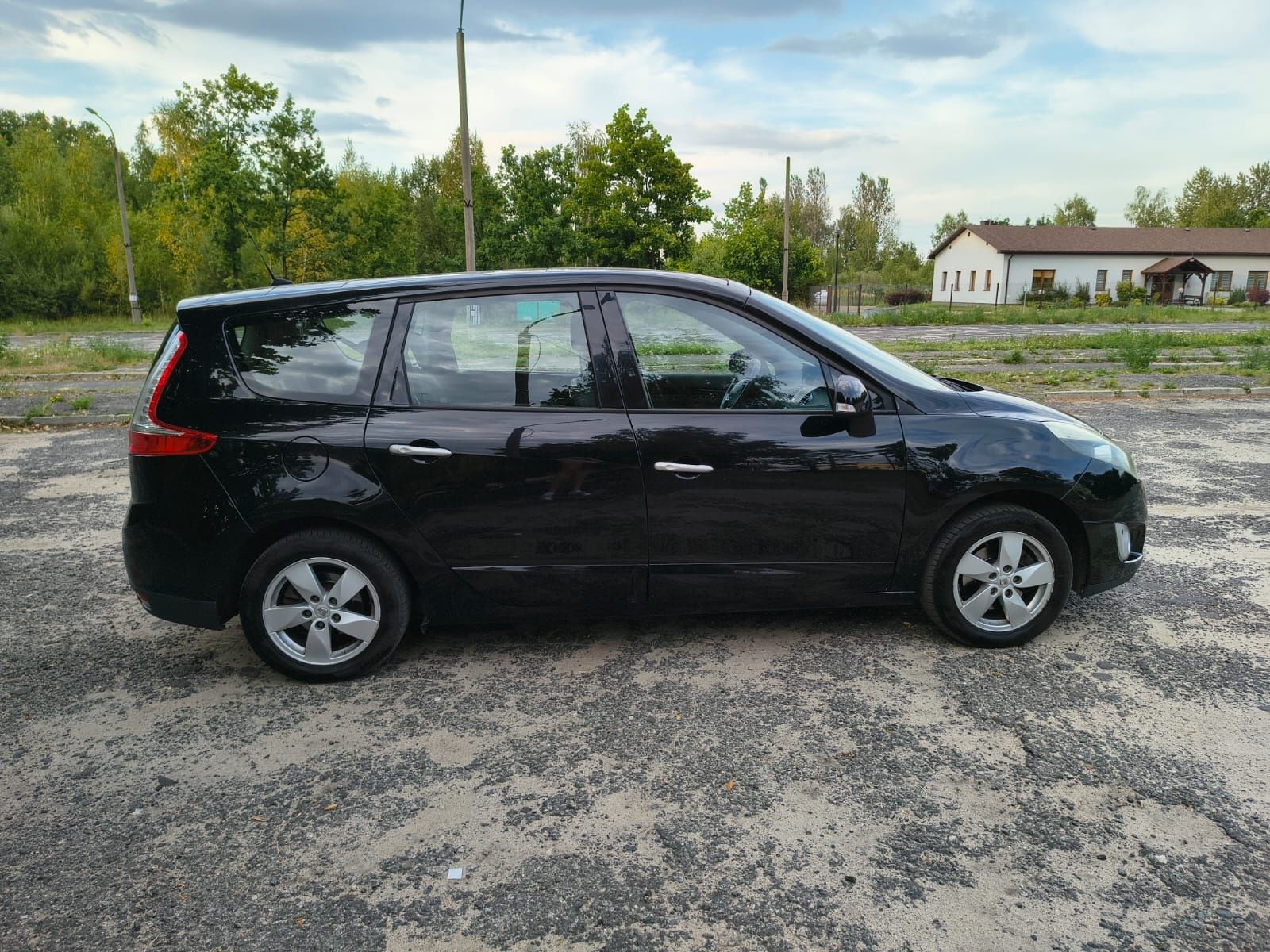 Renault grand Scenic 7 osòb instalacja  gazowa mocno doinwestowany