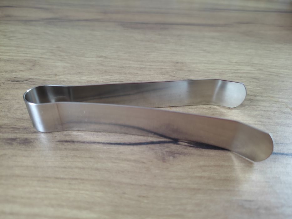 Metalowe szczypce do kostek cukru minimalistyczne eleganckie