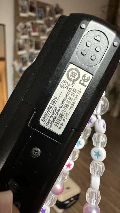 Samsung ES10 - cyfrowy aparat retro, 8.1 MP, czarny + karta 2GB