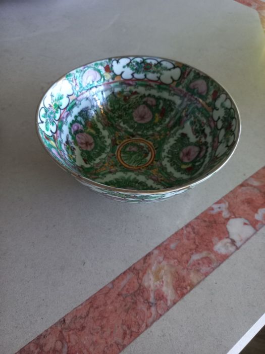 Fruteira chinesa com base em madeira