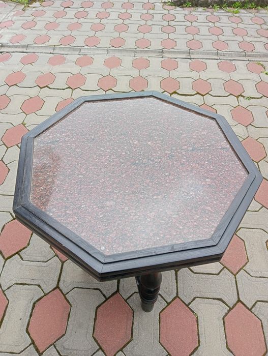 Стіл мраморний в хорошому стані