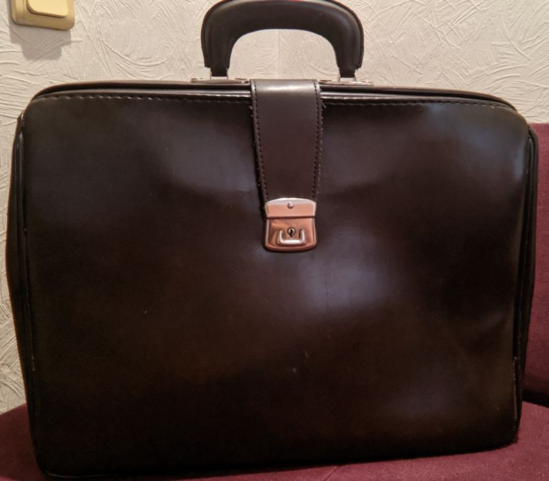 Кожаный портфель. Сделано в Чехословакии. Времен СССР.