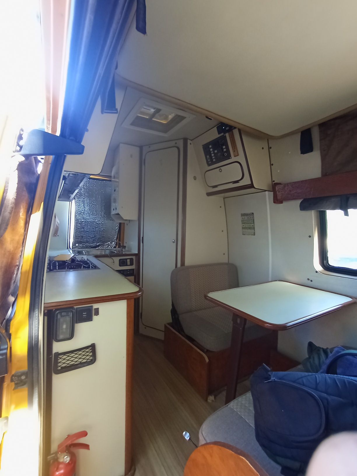 Autocaravana/autovivenda de origem(painel solar,wc,água quente)