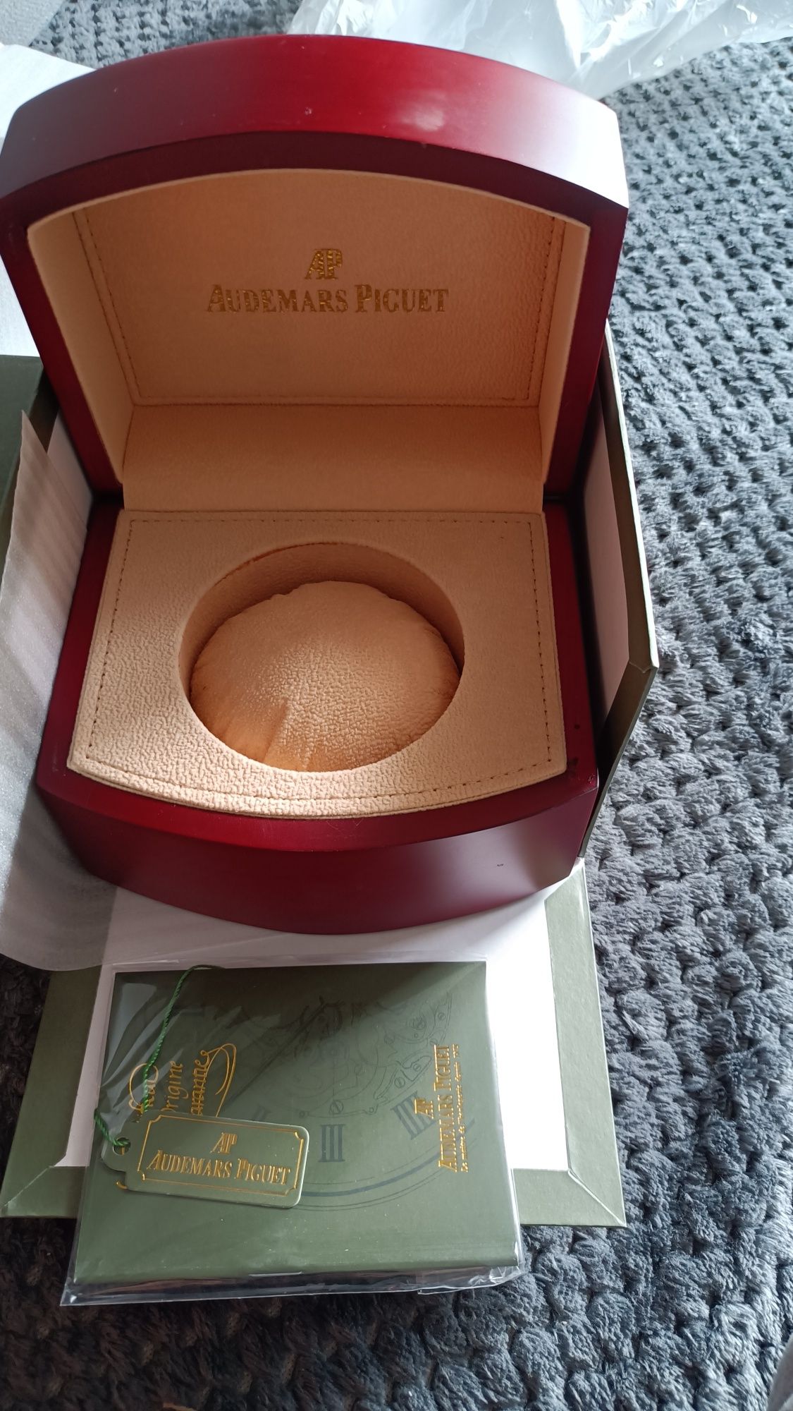 AP eleganckie pudełko na zegarek plus dodatki książeczki torebka