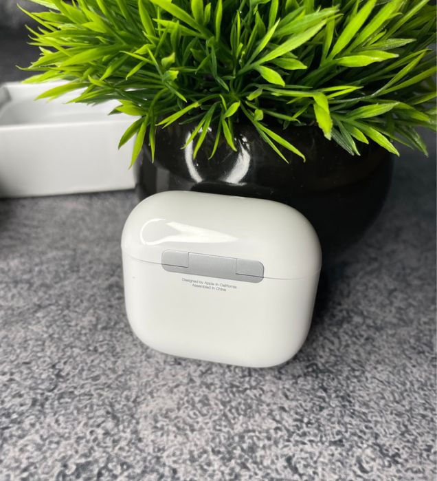 Продам Apple AirPods 4
