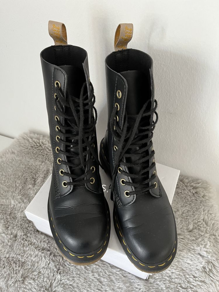 Oryginalne glany Dr. Martens martensy z ekoskóry czarne