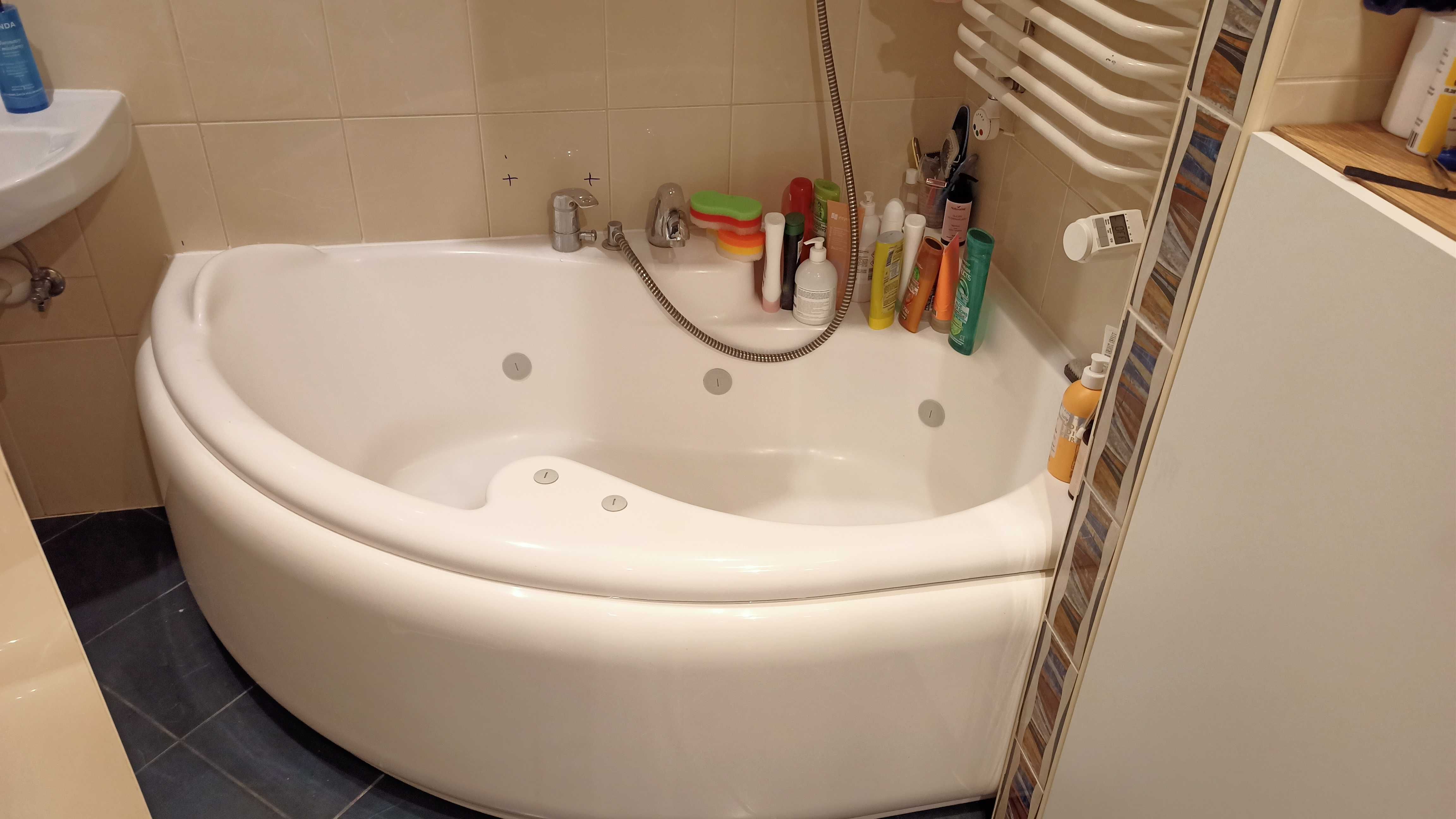 wanna narożna z hydromasażem
