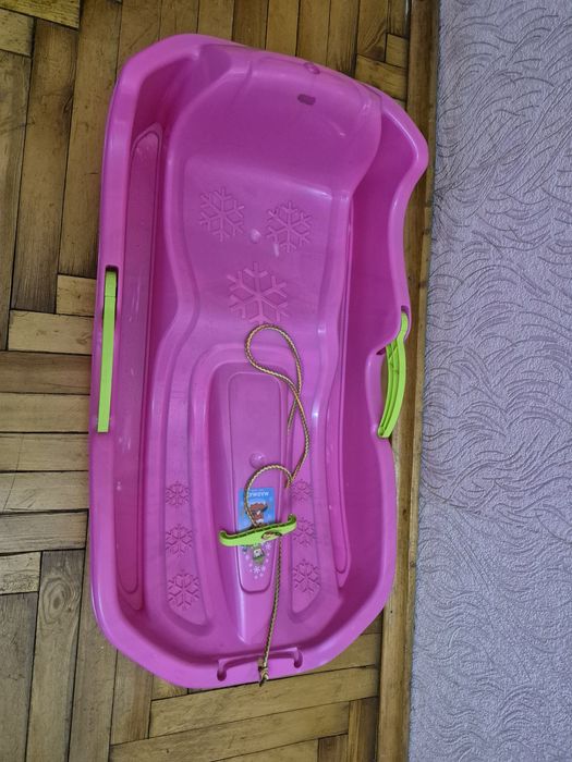 Дитячі санчата для дівчинки