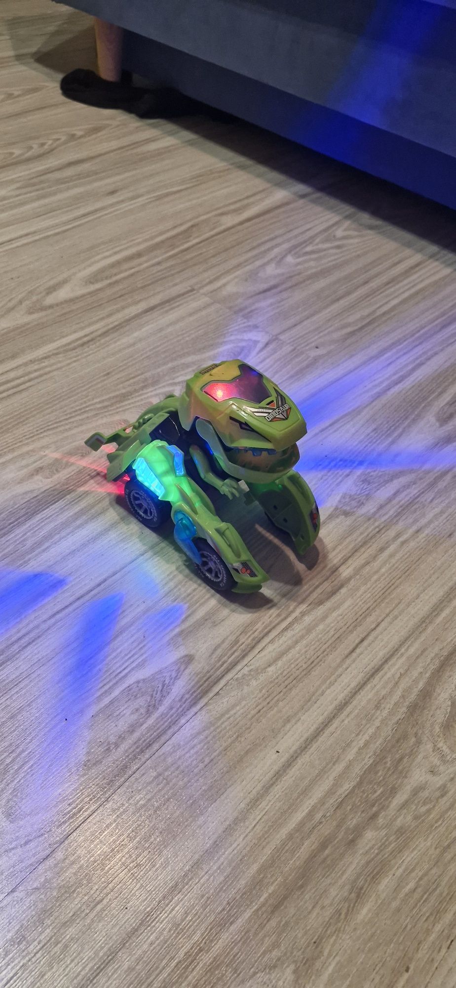 Auto robot dinozaur