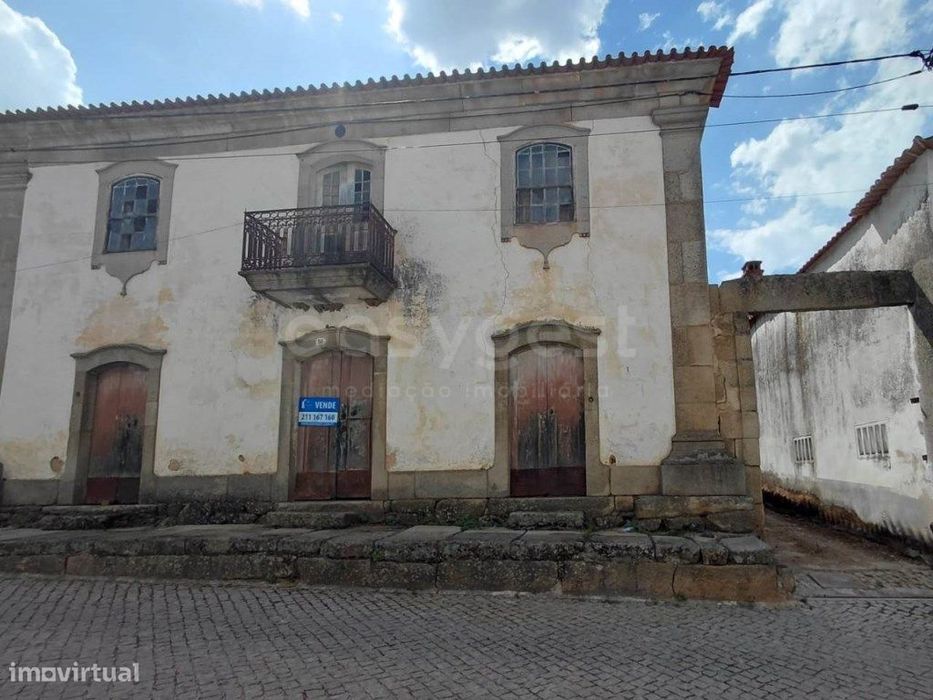 Casa Senhorial com Terreno e Garagem para Recuperar - Charme e Pote...