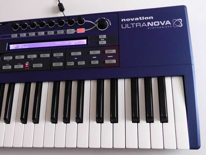 Ultranova Novation Syntezator Super Stan mikrofon pokrowiec