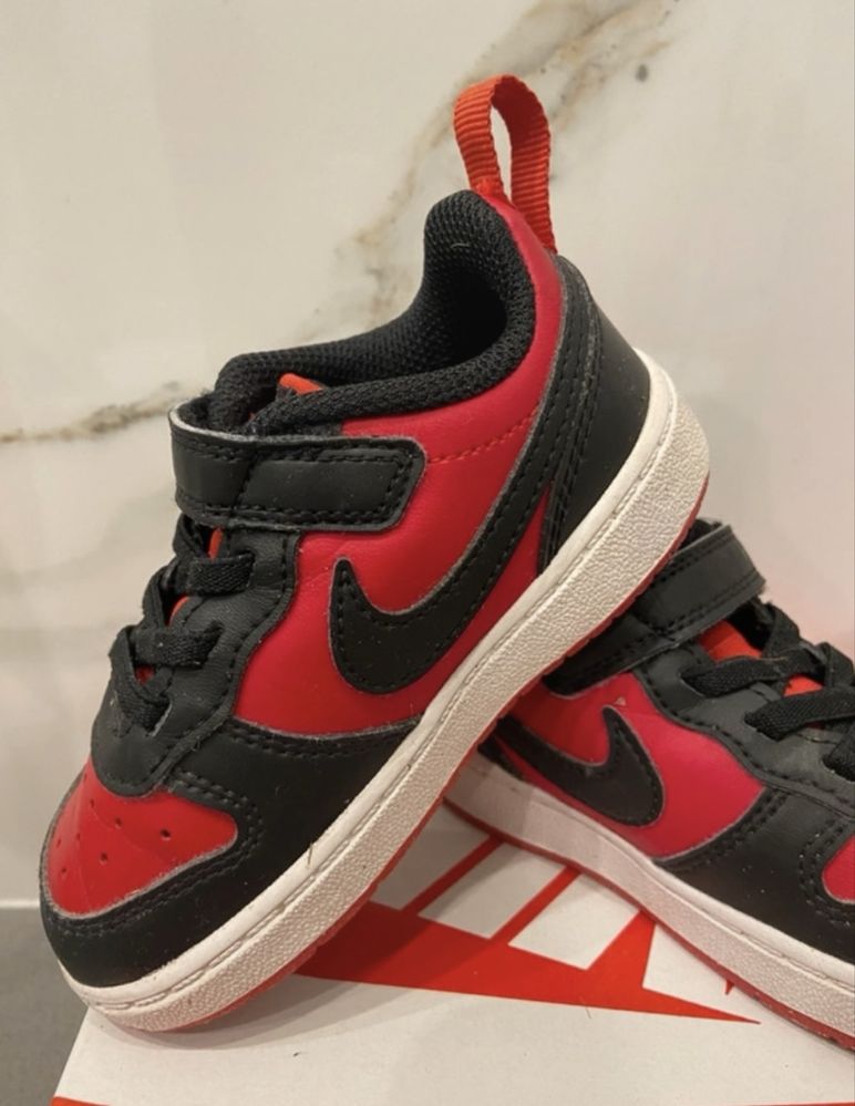 Czarno-czerwone sneakersy dziecięce Nike Court Borough Low 23,5