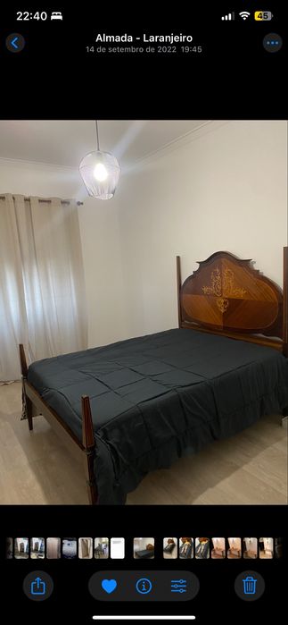 Cama com duas mesinhas  de cabeceiras