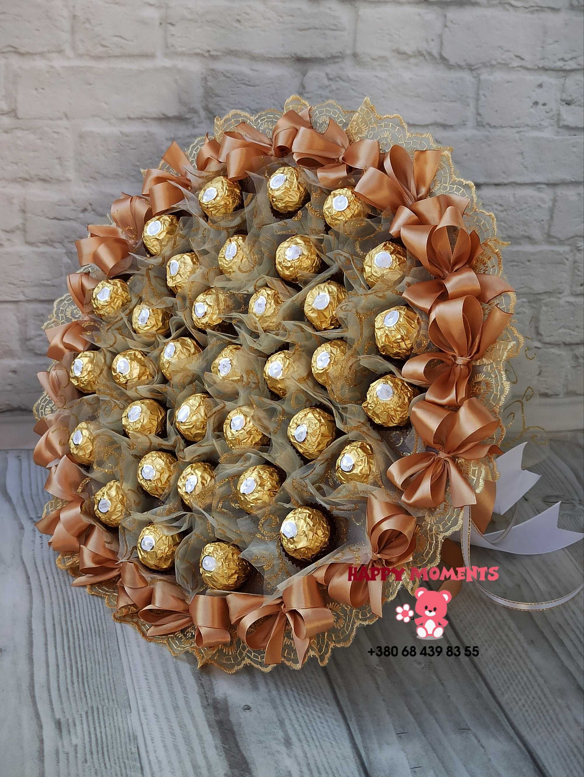 Великий золотистий букет із цукерками Ferrero Rocher из конфет