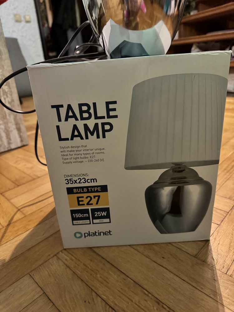 Nowa lampka stolowa