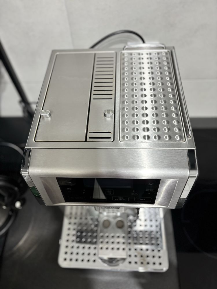 Ekspres do kawy DeLonghi PrimaDonna Avant