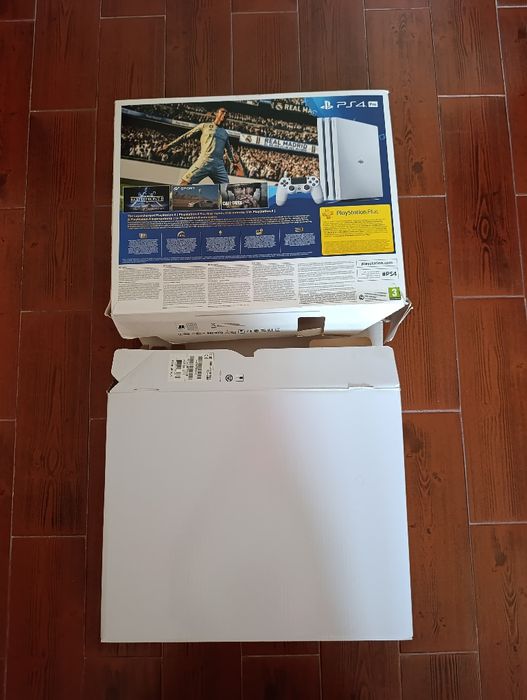 PS4 Pro 1TB Branca + 2 comandos + 4 jogos + caixa original – Excelente