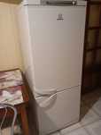 Холодильник Indesit