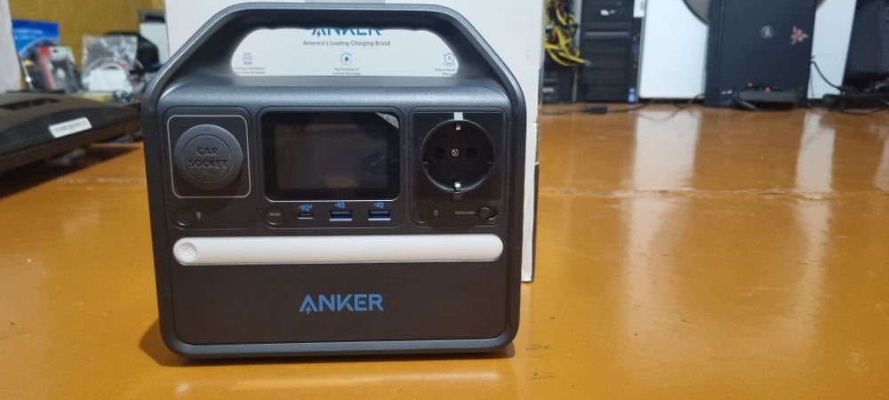Портативна зарядна станція Anker PowerHouse 521