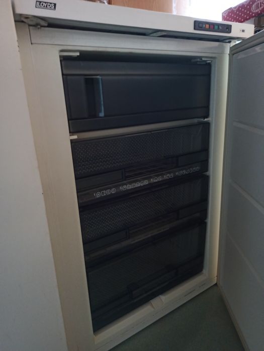 Морозильна камера Lloyd's