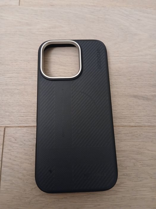 Продам чехол iphone 16 pro карбон