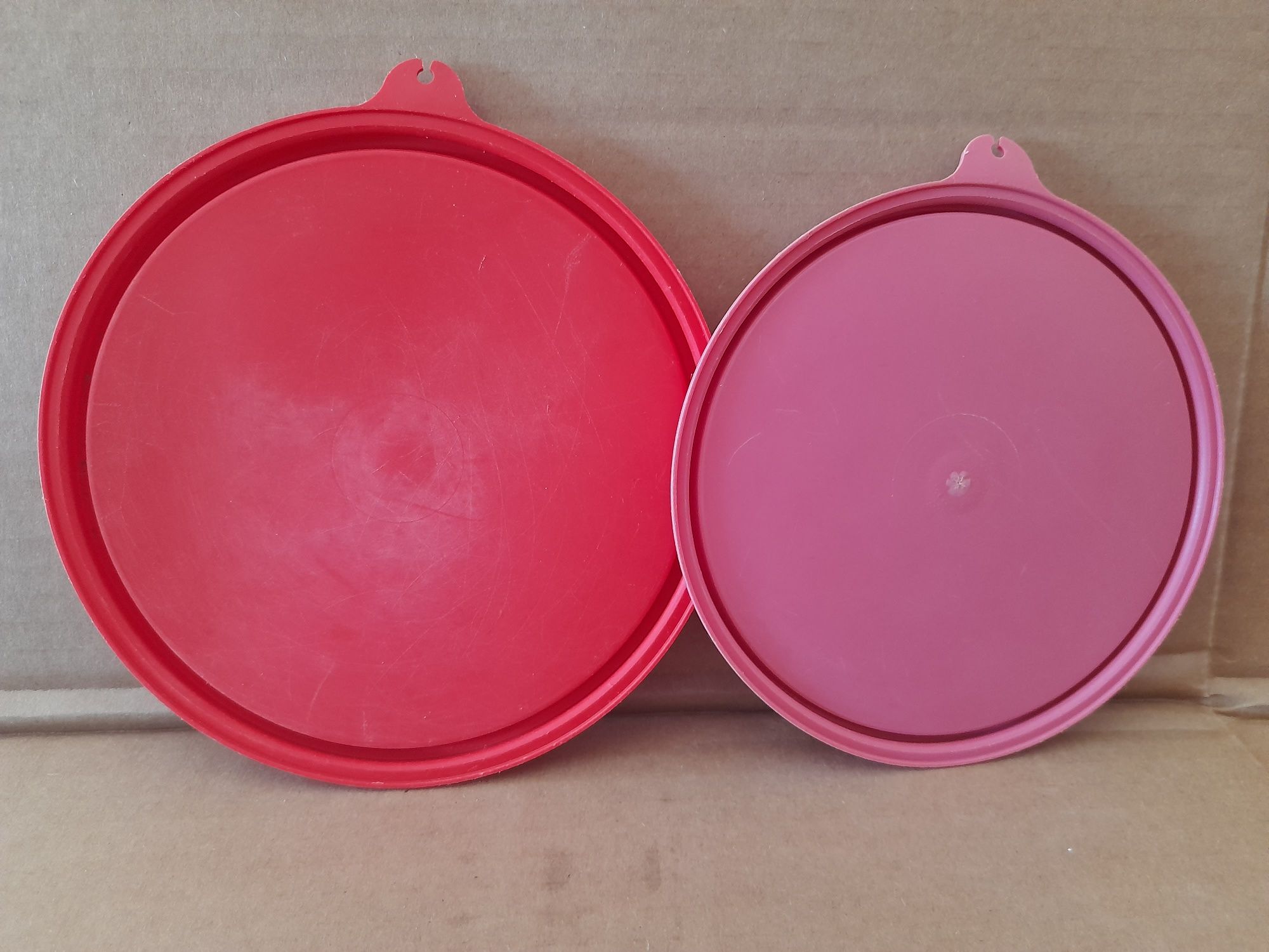 Par de tampas da Tupperware