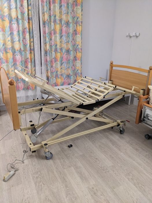 Медична кровать з електроприводом