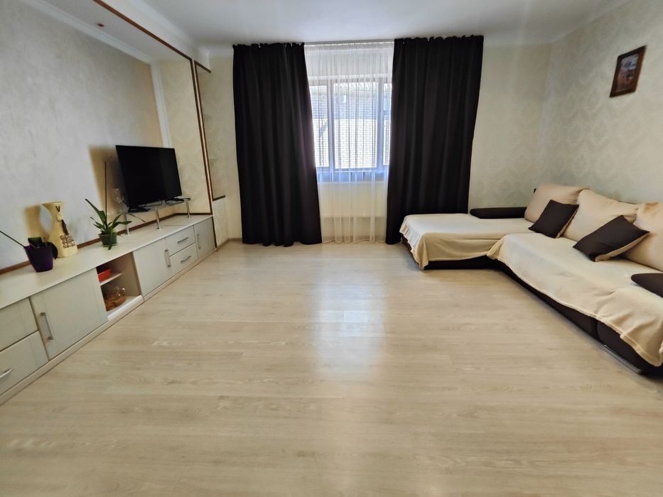 Продається двоповерховий будинок у місті васильків